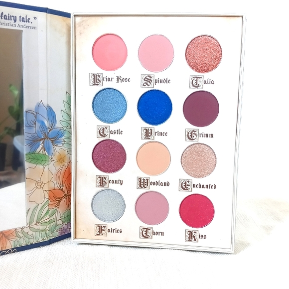 Little Briar Storybook cosmetics palette - Picture 3 of 3